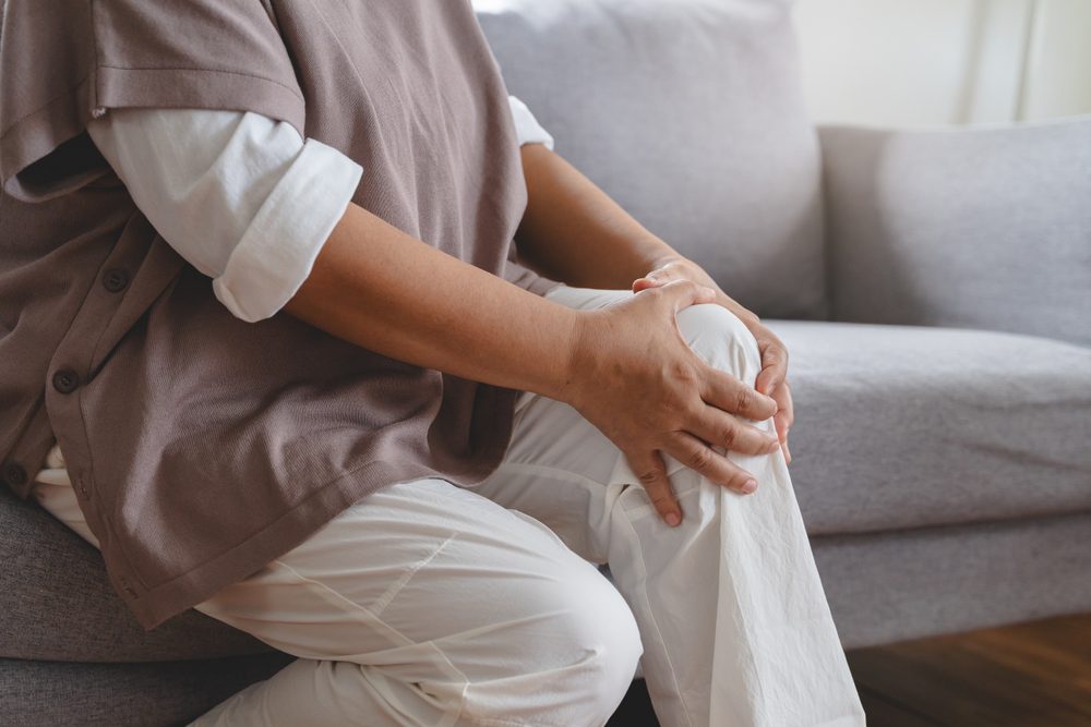 Person suffering with arthritis while waiting for disability benefits